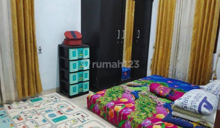Rumah bagus 2 lantai ada carport dan garasi SHM harga nego