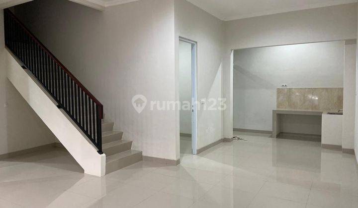 Mewah 2 Lantai Poros Boulevard Cluster 5