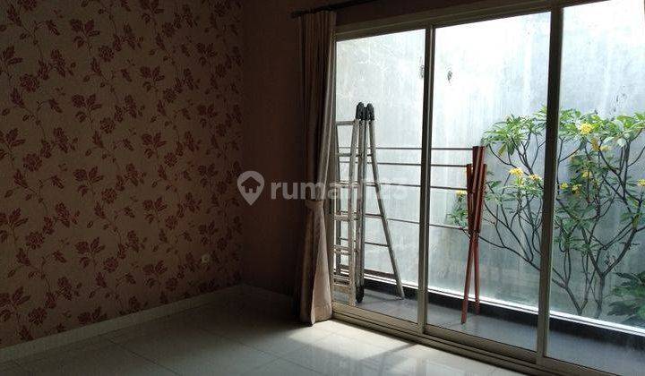 RUMAH DUA LT BELAKANG ADA TAMAN BISA UNTUK KANTOR BERHADAPAN DENGAN  LARISIA CAKE & BAKERY TEBET TIMUR DALAM RAYA JAKARTA SELATAN 24