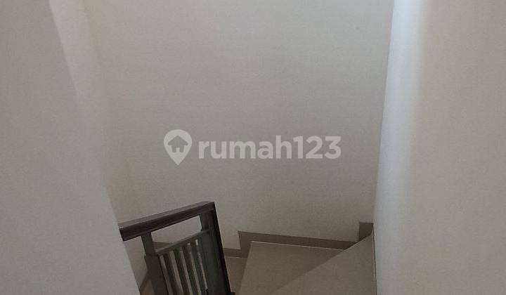 Rumah di Paramount 2 Lantai Sudah Renovasi Semi Furnished 4