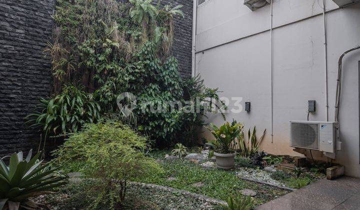 Rumah Siap Huni di Dekat Mall Pejaten Village Ada Studio Musik
