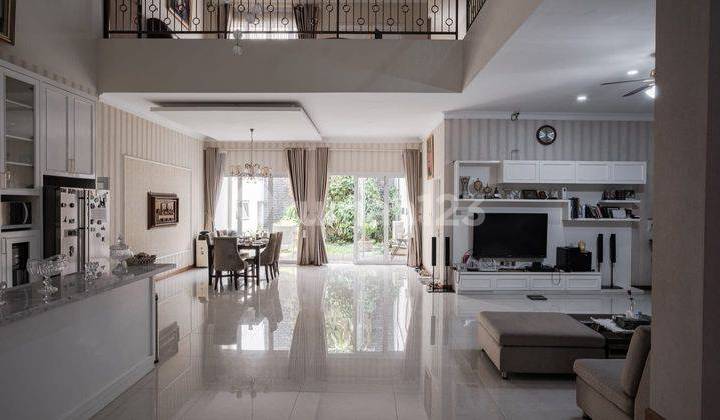 Rumah Siap Huni di Dekat Mall Pejaten Village Ada Studio Musik