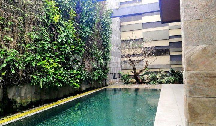 Rumah Mewah Semu Furnished dekt kampus UGM di Demangan Baru Sleman Yogyakarta  9