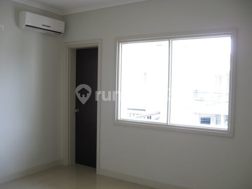 Rumah Bagus dan Terawat di Jl. Kemang Timur V, Jakarta Selatan ST-R347 16