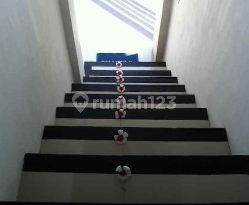 H32 Rumah 2 Lantai Bagus Furnished Sertifikat Hak Milik di Temukus, Buleleng 10