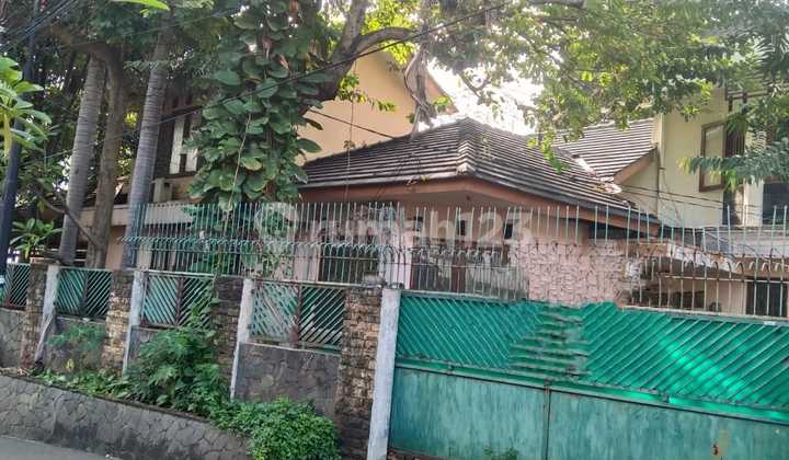 Rumah Asri lokasi strategis cocok untuk kantor dan Rumah Tingal  1