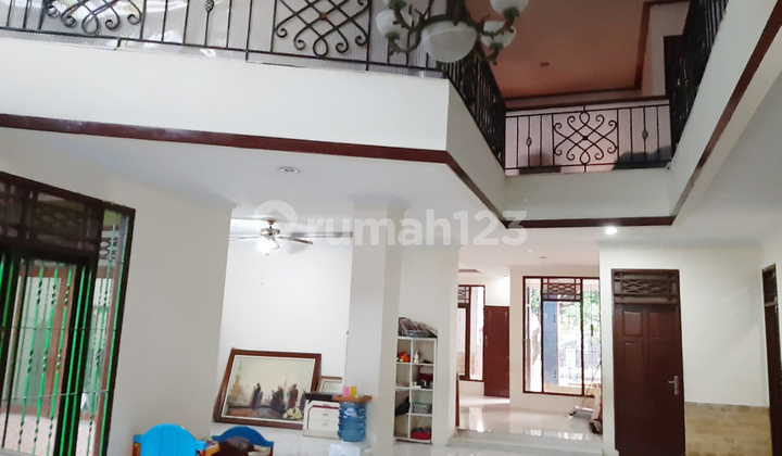 Spacious 4BR House at Duri Bulan East Jakarta By Travelio 8