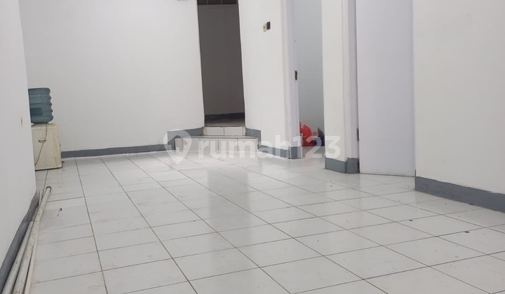 Rumah Strategis di Jl. Kom Ud Supadio Bandung 1