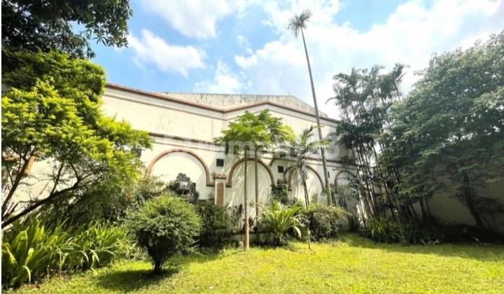 Rumah luas sangat terawat  4