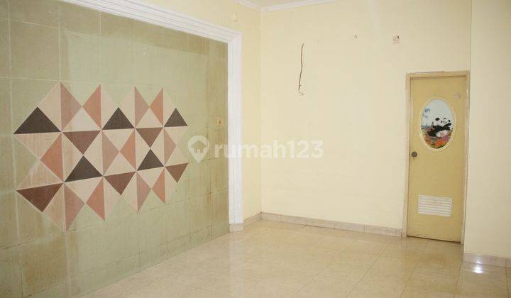 Fancy and Spacious 8BR House at Kayu Manis Barat By Travelio 4