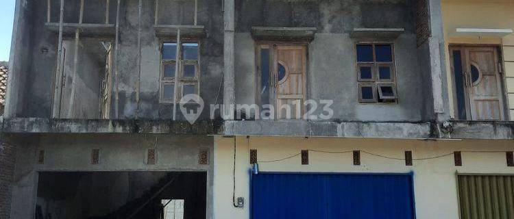Ruko 2 lantai baru gress dekat Jalan Brigjend Katamso, Mojosongo, Solo.
 1