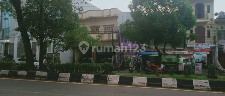 Ruko Bisnis Bentuk Menarik Letter L Veteran Selatan 1