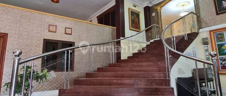 Dijual Hotel Ramai Strategis di Raya Puncak Cibogo.Megamendung Bogor Jawa Barat 1