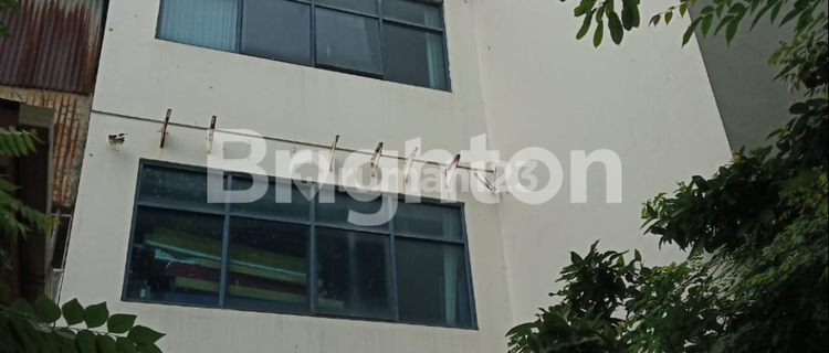 GEDUNG 5 LANTAI DI JEMBATAN BESI JAKARTA BARAT 1