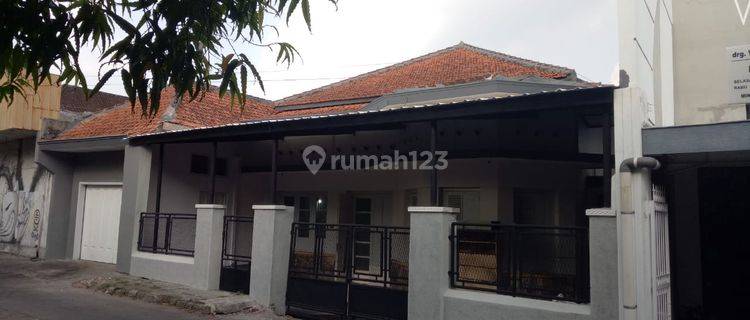 rumah bergaya Kolonial Belanda, 1